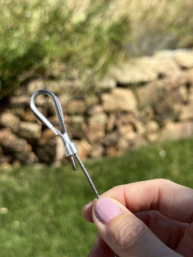 Crimped looped wire