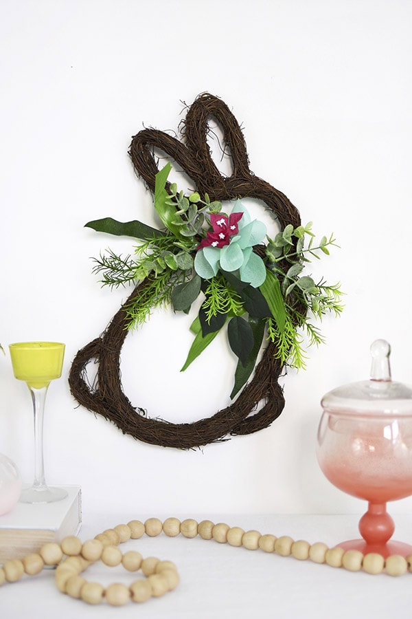 Learn how to make a festive DIY Easter Bunny Grapevine Wreath to hang on your wall this Spring.  Delineate Your Dwelling #BunnyWreath #BunnyGrapevinewreath #Eastergrapevinewreath