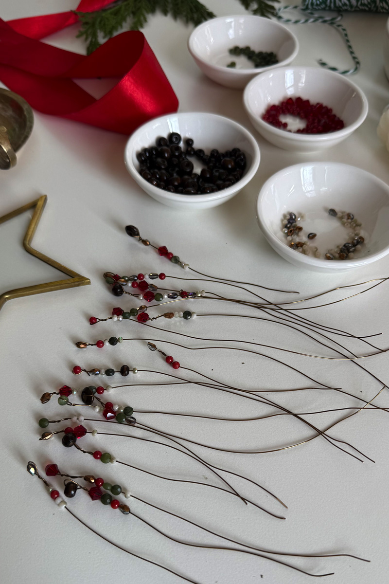 Thin wire with holiday beads