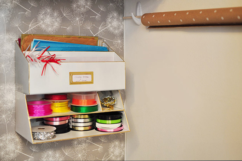 Ribbon organizer on wall
