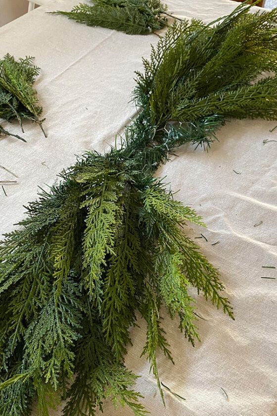 DIY Holiday Garland from Chicken Wire Delineate Your Dwelling