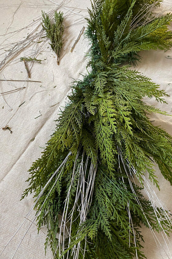 DIY Holiday Garland from Chicken Wire Delineate Your Dwelling