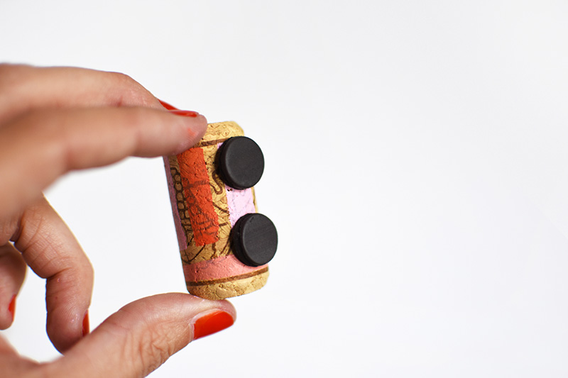 Adding magnets to cork lids