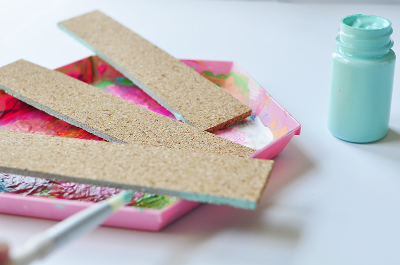 Paint the edge of cork with blue paint
