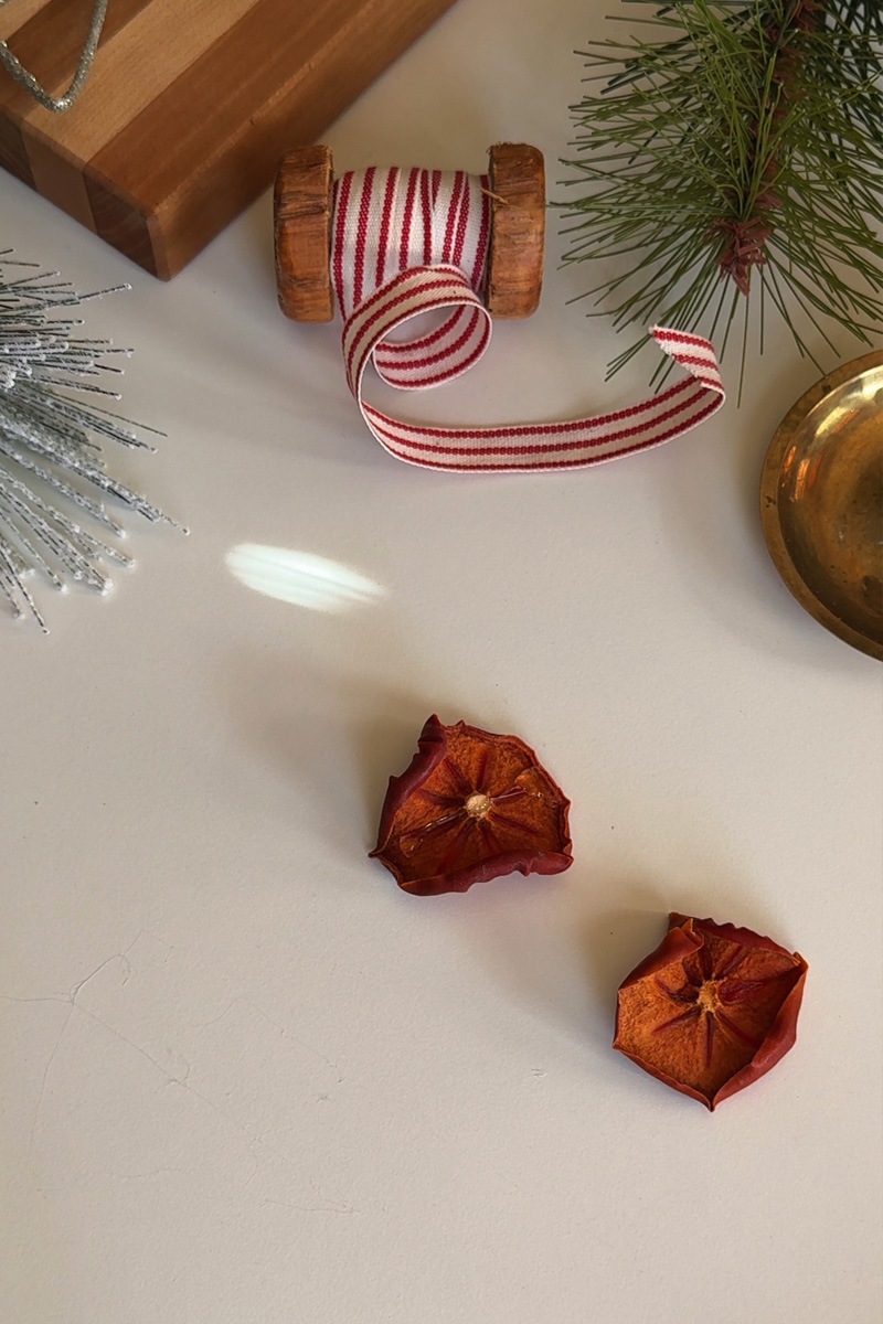 Dried persimmon for a garland