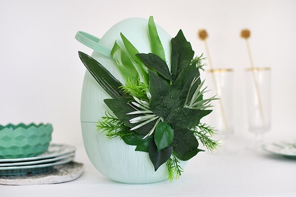 Make a green Easter Egg Decor, Delineate Your Dwelling #eastereggdecor #springegg #greenegg