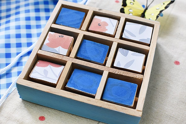 Happy Blue Summer Tic Tac Toe - Learn how to make a colorful Summer Tic Tac Toe to-go Delineate Your Dwelling #summergame #tictactoe