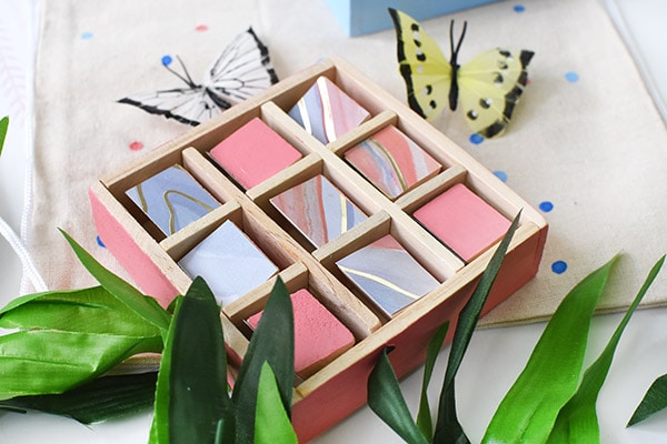 Happy Coral Flower Summer Tic Tac Toe - Happy Blue Summer Tic Tac Toe - Learn how to make a colorful Summer Tic Tac Toe to-go Delineate Your Dwelling #summergame #tictactoe