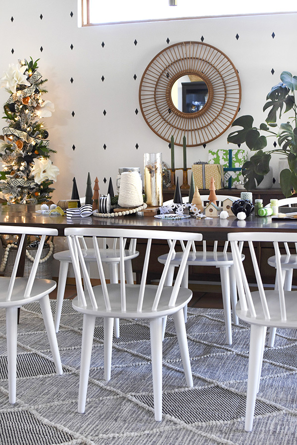Behr Bit of Sugar White Holiday-Dining-Room