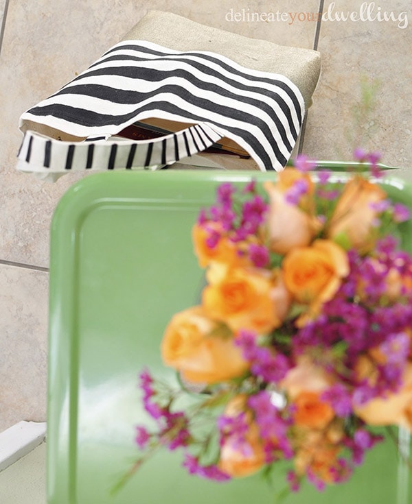 Learn how to create a gorgeous DIY Striped West Elm inspired tote bag! Perfect for carrying your miscellaneous items around in style. Delineate Your Dwelling #stripedtotebag #canvastotebag #DIYcanvastote