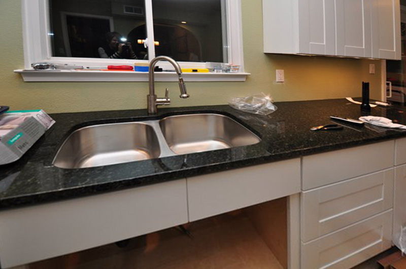 Kitchen sink with no backsplash