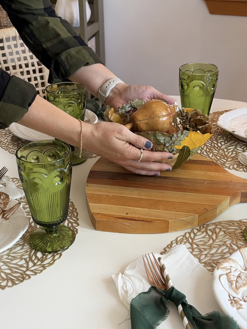 Setting a fall table