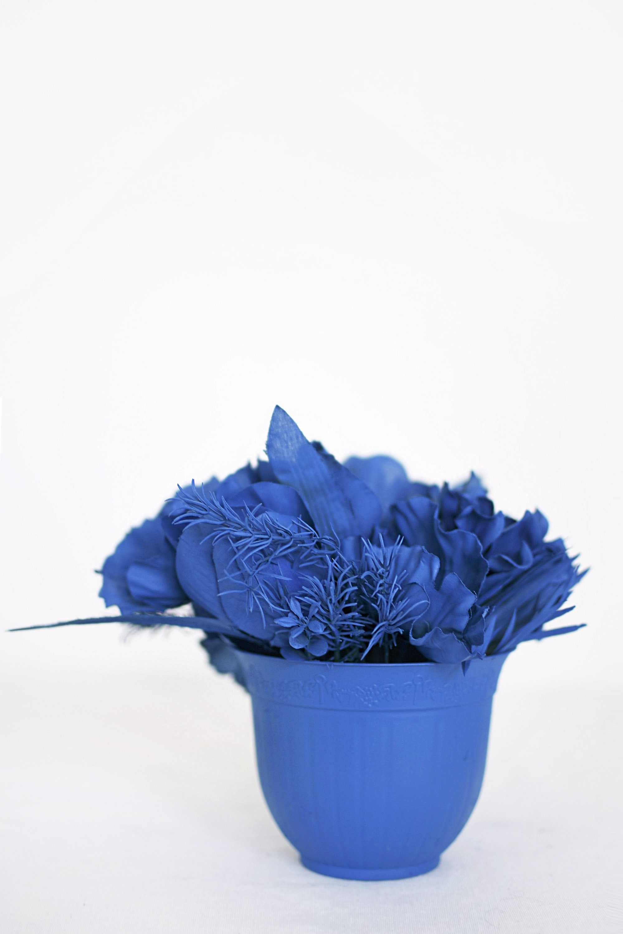 Create bright blue Monochrome Flower Bouquet Displays. Delineate Your Dwelling #monochromatic #blueart