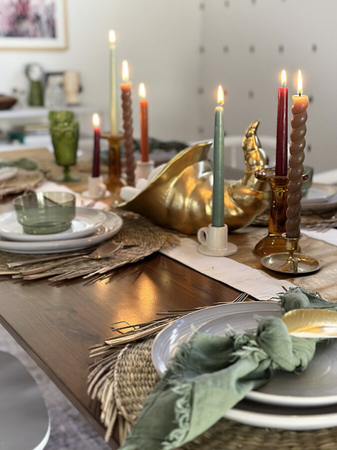 Candlelit Moody Thanksgiving Table Decor - Delineate Your Dwelling