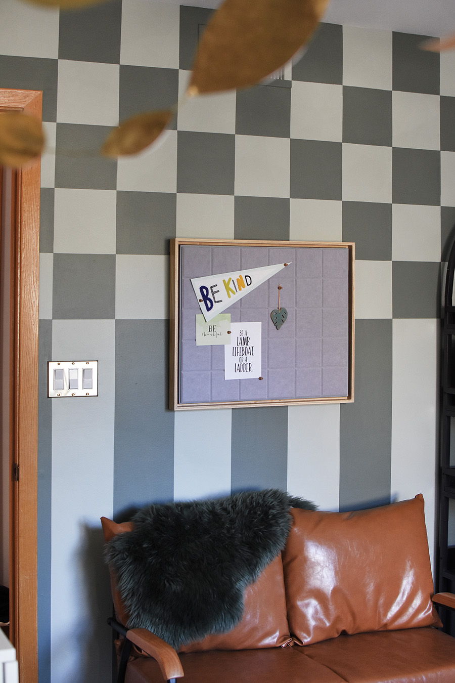 Teen-Boy-Bedroom-bulletin-board-wall