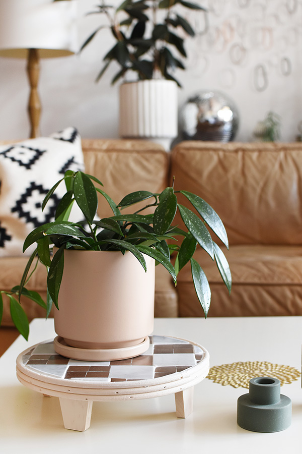 DIY Checkerboard Tile Stand