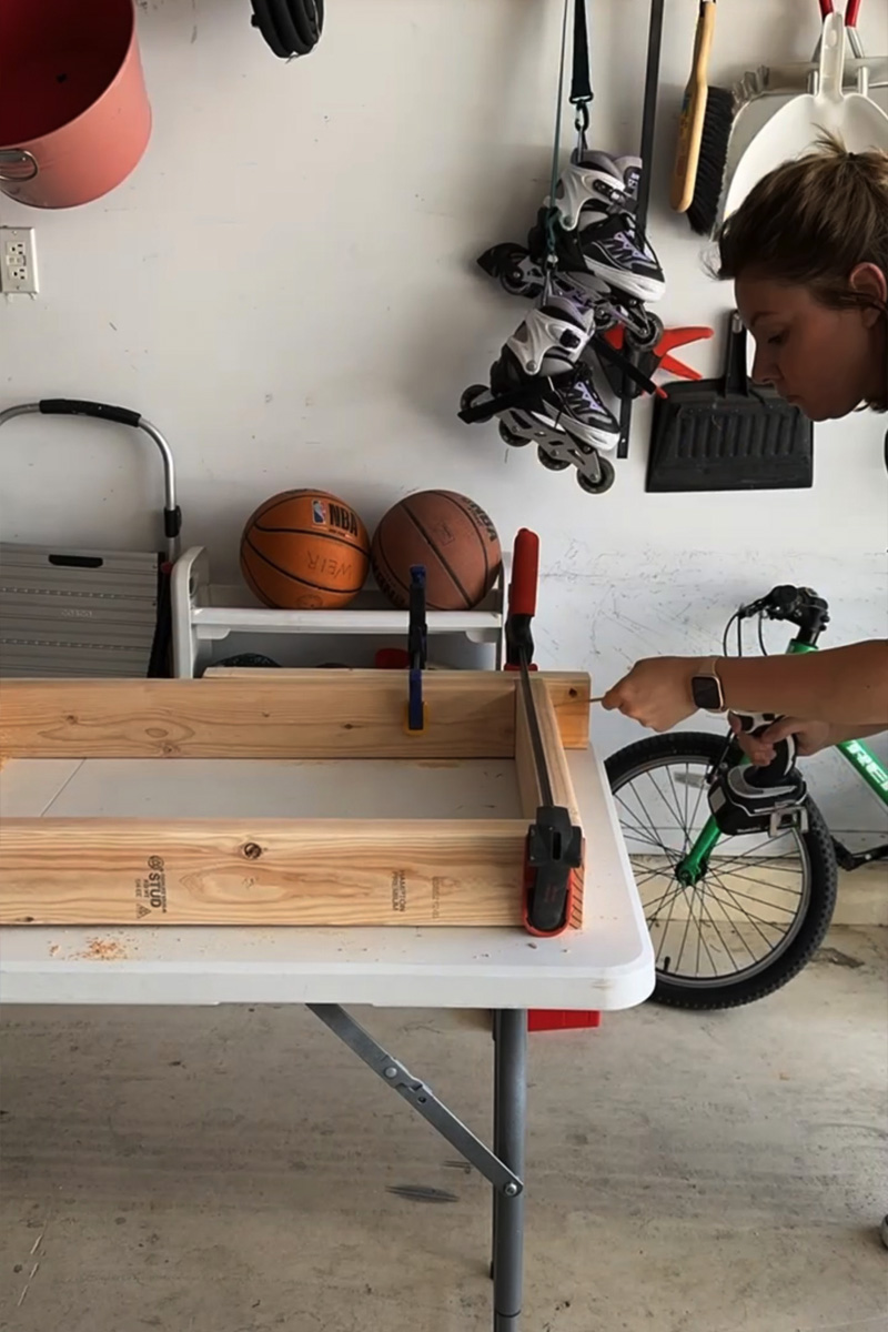 Cordless drill screwing frame