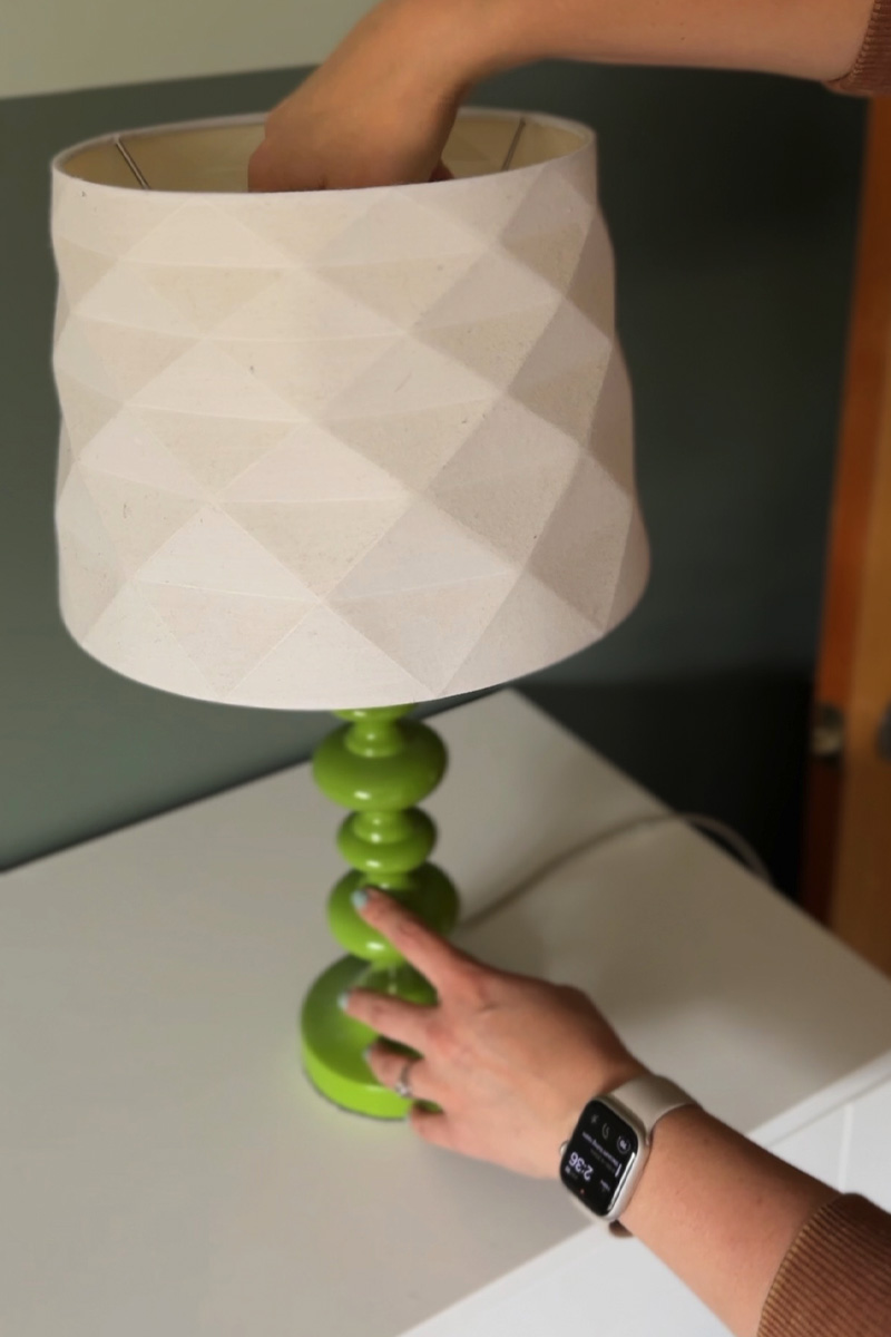 Remove lamp shade