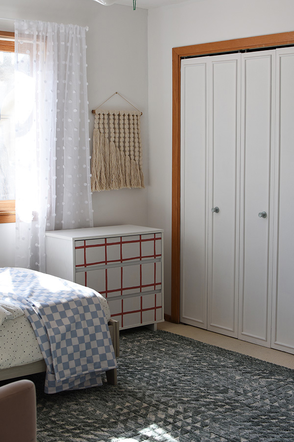 Modern Tween Bedroom, rug, wall hangings